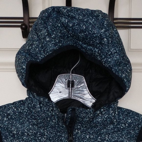 Women's Lole size XS ultra-light weight, packable vest with sac - like new - Picture 3 of 16